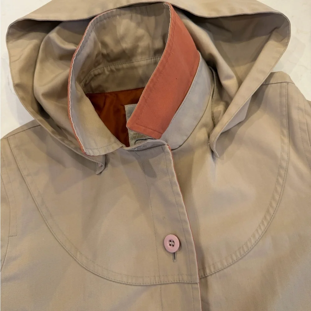 Vintage classic London Fog  Tan Trench Coat with Rust Lining Union Label USA 10P